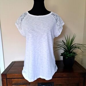 Chaps White Tee Size Medium Lace Detail Shoulder Lightweight
